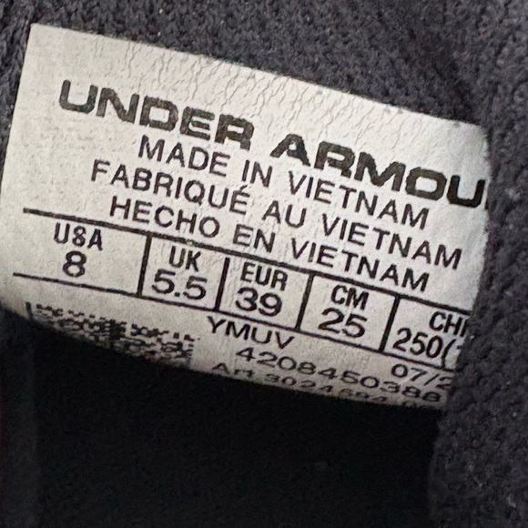 Under Armour Women’s Flow Breakthru 2 Basketball Shoes - Picture 9 of 9